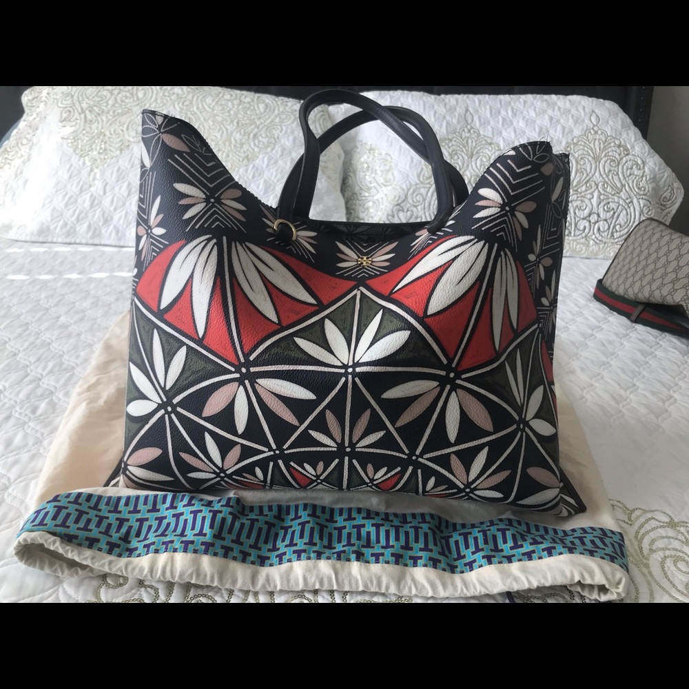 Tory Burch flower 🌸  🌺 🌹 tote bag